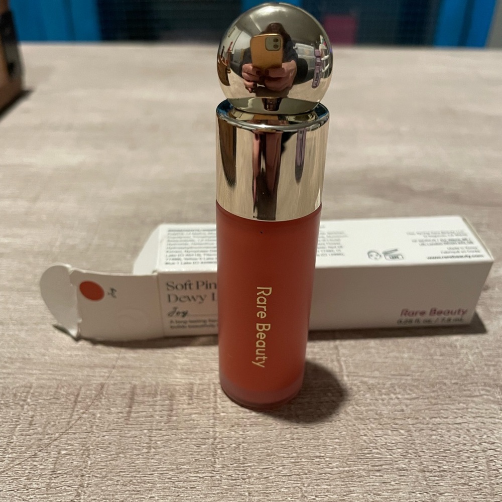 Rare Beauty Soft Pinch liquid blush “Joy”